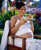 ► Каких правил питания следует придерживаться будущей маме во 2 триместре беременности, чтобы не набрать лишний вес?