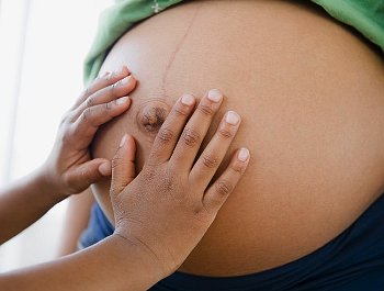► Когда шевелится ребенок при первой, второй беременности
