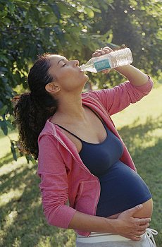 ► Можно ли беременным пить магазинный квас в бутылках, а разливной или домашний?