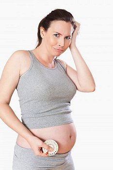 ► Можно ли забеременеть сразу после родов, если кормишь грудью и месячных нет?