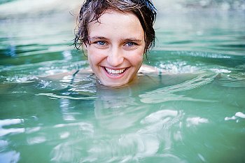 ► Можно ли купаться во время месячных в море, бассейне или ванне?