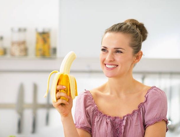 Банан содержит много глюкозы и фруктозы