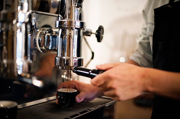 ► Качественные кофеварки загрязняют кофе эспрессо опасным количеством свинца