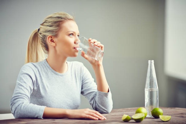 ► Как питьевая вода спасает от ожирения