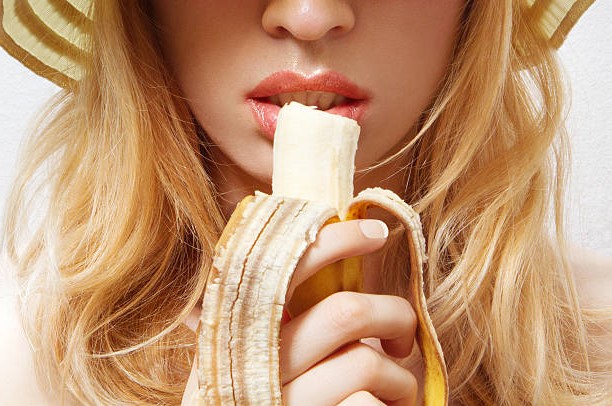 ► Польза бананов: почему их стоит есть каждый день?