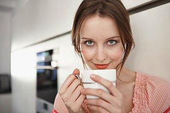 ► Можно ли кормящим матерям пить кофе с молоком