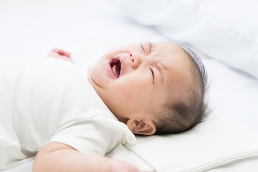 ► Что делать, если новорожденный ребенок икает после кормления